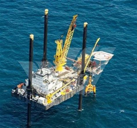 M Pax Ts Crane Jack Up Ship For Charter