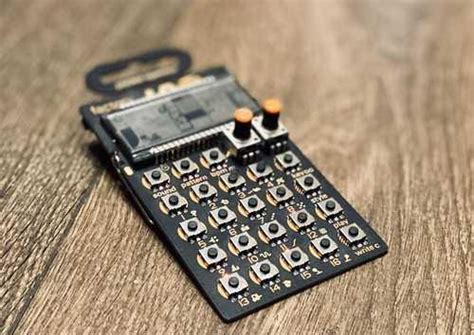 Карманный синтезатор Teenage Engineering PO-16 Fac | Festima.Ru ...