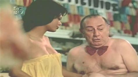 Naked Adele F Tima In Manicures A Domicilio