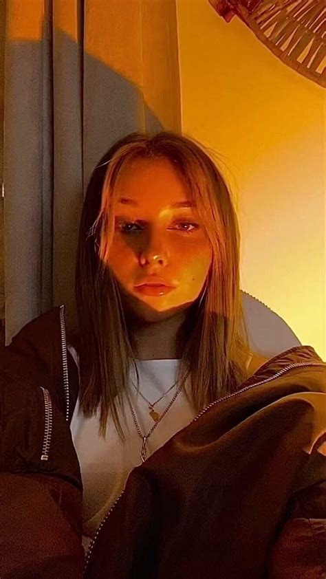 Hot Sexy Perrinerbrt Bikini Pics