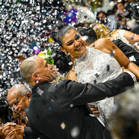 Casamento Coletivo Re Ne Casais Hoje Na Pir Mide Do Parque Do Povo