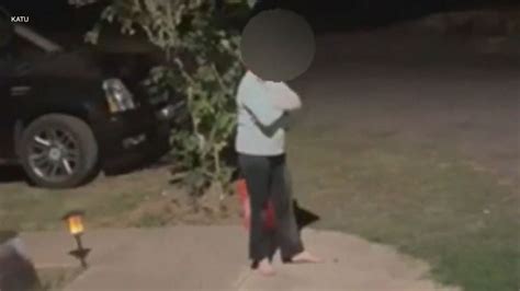 Video Woman escapes kidnapping by jumping from moving car - ABC News