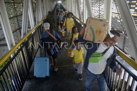 Puncak Arus Libur Natal Dan Tahun Baru Antara Foto