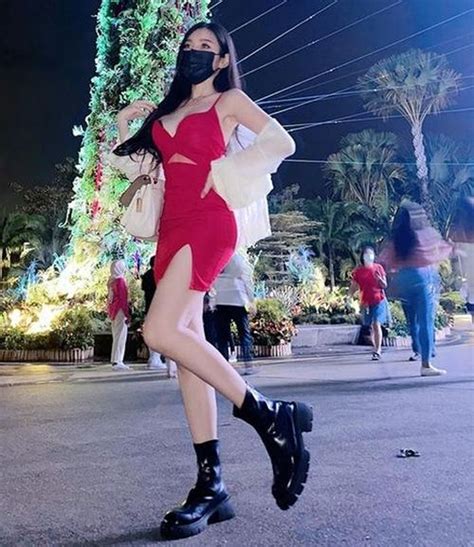 M T Hot Girl C T Nh V N O Khoe V Ng Gi A Tr I Ng Ng I P Vi T Gi I Tr