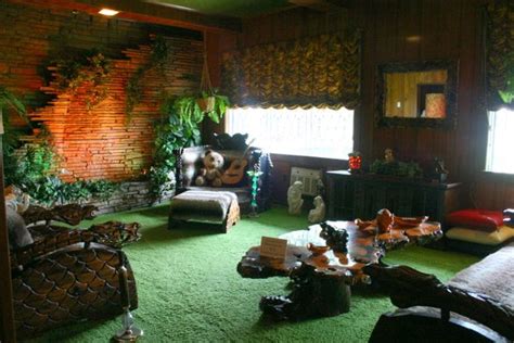 The Jungle Room at Graceland – Memphis, Tennessee - Atlas Obscura