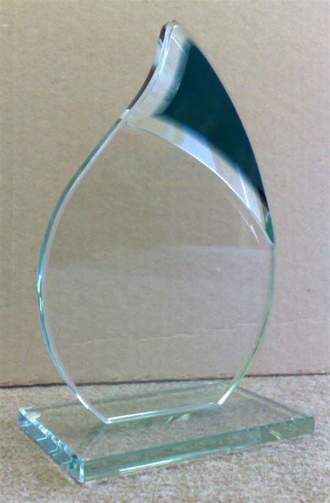 Award Trophy design glass | Glass awards, Trophy design, Glass trophies