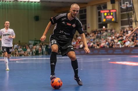 Bondar Rzutem Na Ta M Eurobus Wygrywa W Stolicy Futsal Ekstraklasa