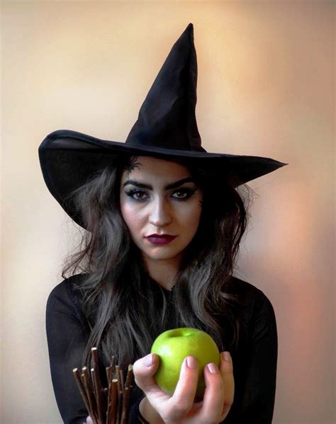 25 Witch Halloween Makeup Ideas for Women - Flawssy