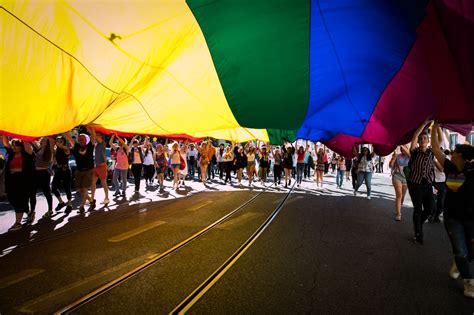 Fotogaleria Marcha Lgbti Pintou Lisboa As Cores Do Arco Ris