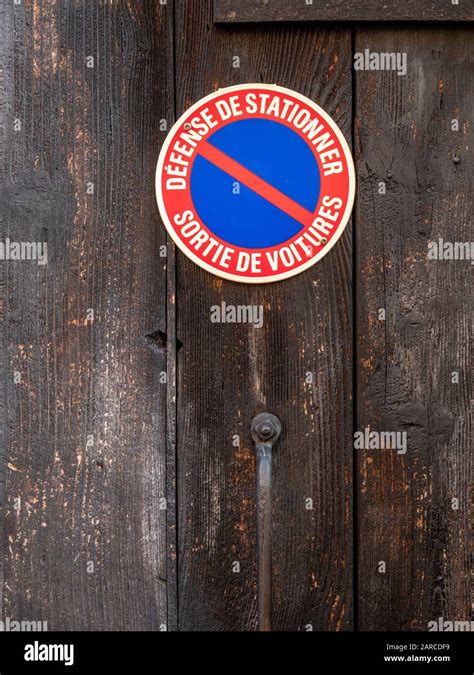 French no parking sign hi-res stock photography and images - Alamy