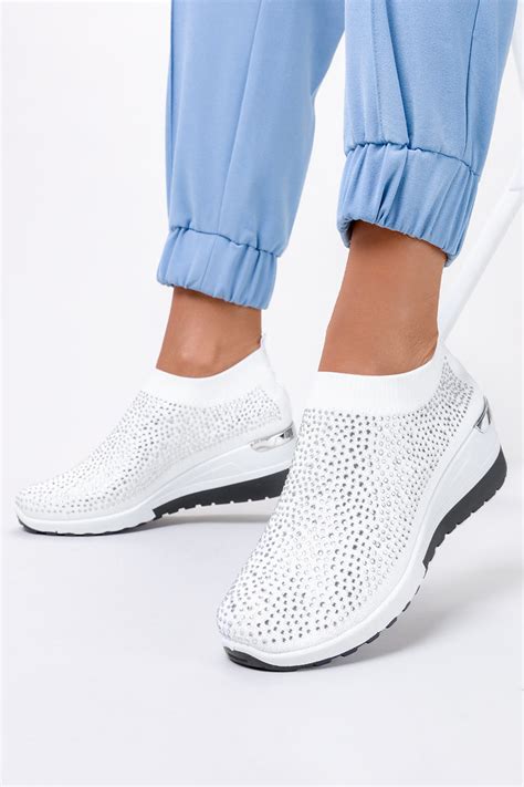 Białe sneakersy na koturnie z cyrkoniami buty sportowe slip on Casu