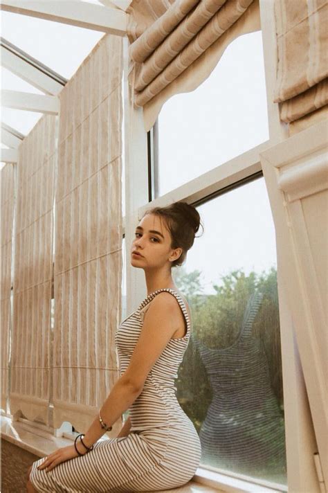 9 Hot Sexy Dasha Taran Bikini Pics