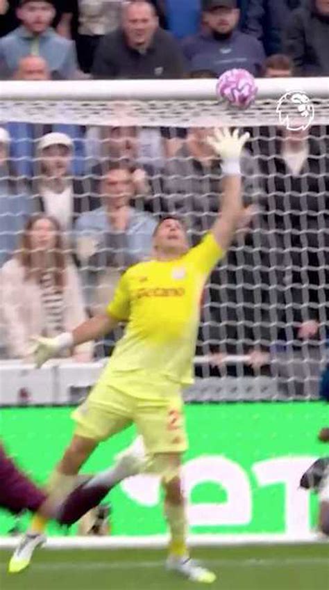 Todas las atajadas del Dibu Martínez en el empate del Aston Villa