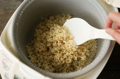 How To Cook Brown Rice In A Rice Cooker Perfect Fluffly Rice