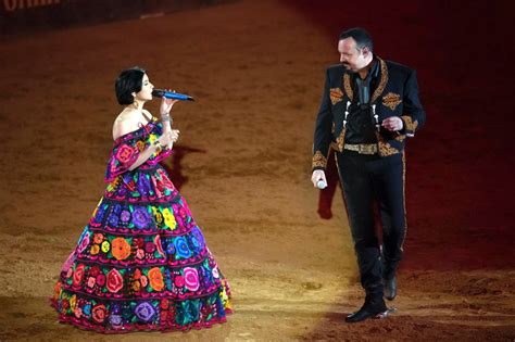 Ángela Aguilar Se Reencuentra Con Pepe Aguilar En Concierto Tras