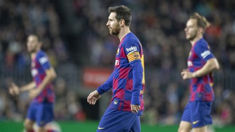 Estalou A Guerra Civil No Barcelona Abidal Critica O Plantel Messi