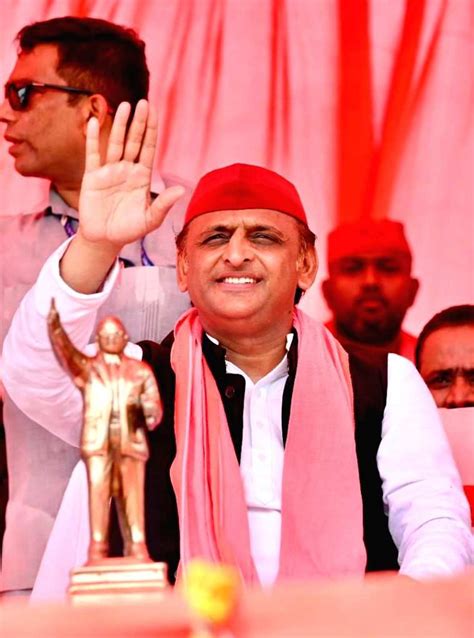 Maharajganj Samajwadi Party President Akhilesh Yadav During A Public