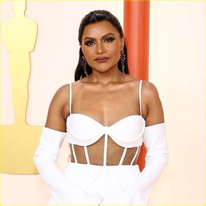Mindy Kaling Addresses Renee Rapps Sex Lives Of College Girls Exit The Ritual Anne Hathaway
