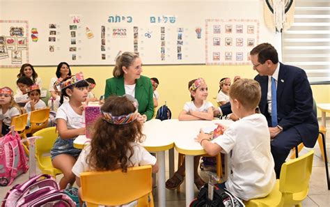 Netanyahu tells first-graders to 'be kind,' as 2.5 million students ...