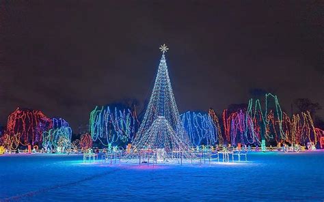 Minnesota’s Longest Drive-Thru Christmas Light Show Is Now Open