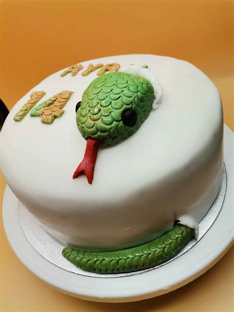 snake cake 3