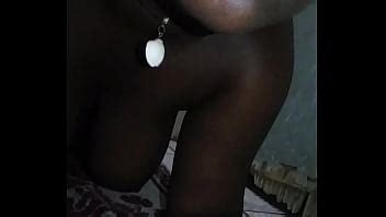 Mostrando Sus Pechos Y Sonriendo XVIDEOS