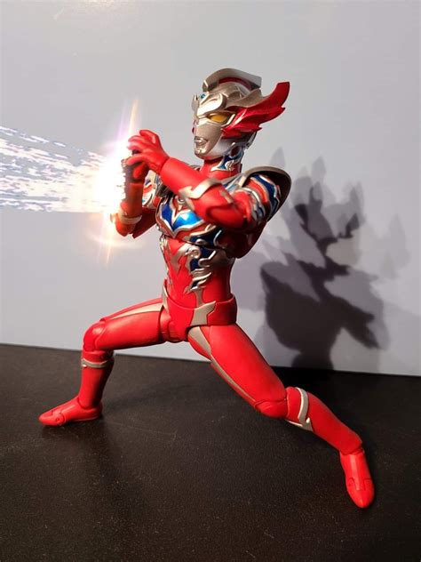 S.H. Figuarts Ultraman Taiga Tri-Strium