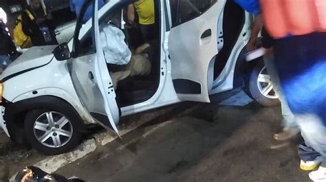 Homem Fica Ferido Ap S Bater Carro Em Poste V Tima Teria Dormido Ao