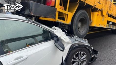 國一休旅車疑又開輔助駕駛釀禍！ 緩撞車又被「鏟起」車尾翹高高 地球黃金線