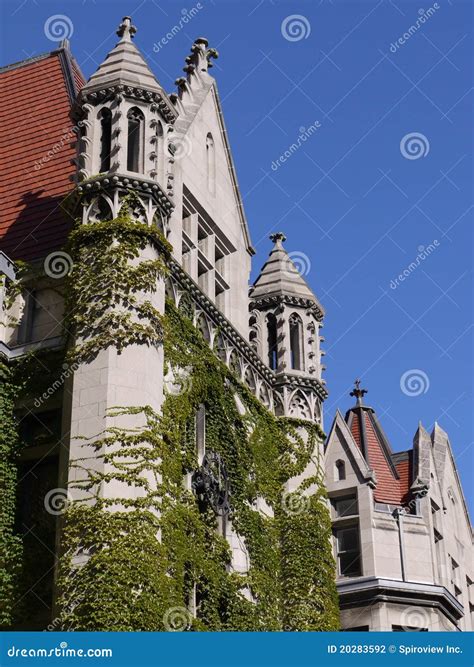 Gothic Style Building, University of Chicago Stock Photo - Image of ...