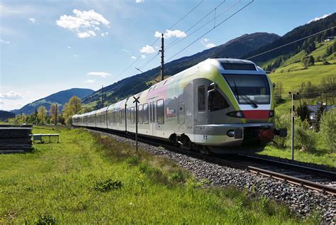 Nachschuss Eines ETR 170 Unterwegs Als REX 1884 Lienz Fortezza