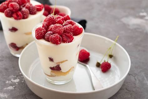 Cyril Lignac D Voile Sa Recette Du Tiramisu Aux Fruits Rouges Un