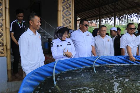 Wujud Kerja Sama Dengan Kadin Dan Phri Bupati Bandung Resmikan Sentra