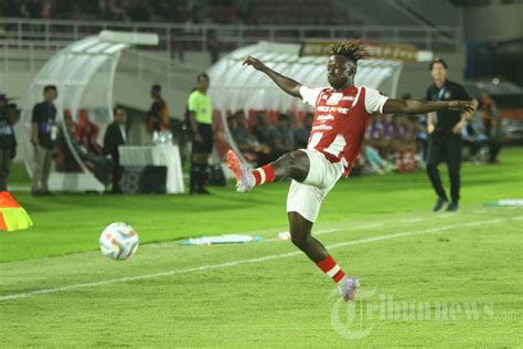 Persis Solo Menang Dari Borneo Fc Foto Tribunnews