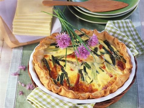 Asparagus and Salmon Quiche Recipe | EatSmarter