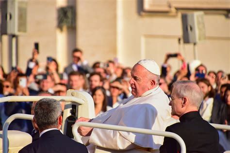 Brutta Caduta E Tanto Spavento Per Papa Francesco Il Pontefice Ha