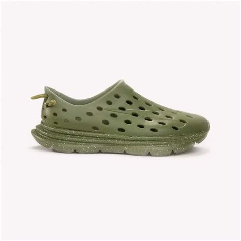11 Best Crocs Alternatives for Guys