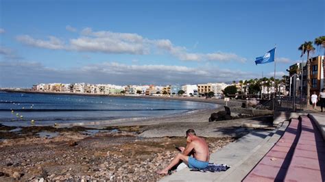 La Bandera Azul Ya Ondea En Playa De Arinaga Ayuntamiento De Ag Imes