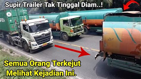 Supir Truck Trailer Tak Tinggal Diam Melihat Truk Tangki Menyalip