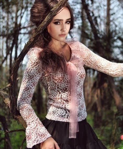 Hot Sexy Debora Silva Bikini Pics