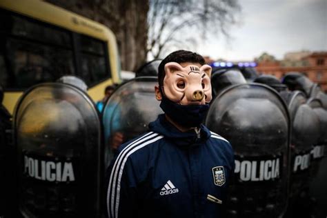 Argentina Ambientalistas Marchan Para Exigir Leyes De Protecci N De