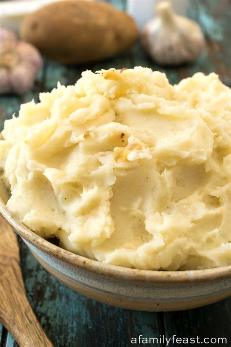 How to Make the Best Garlic Mashed Potatoes - A Family Feast®