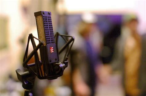 What Is A Ribbon Microphone? (And Why You Might Need One) - Stamp Sound