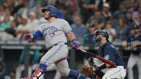 Blue Jays catcher Alejandro Kirk wins Silver Slugger for first time | paNOW