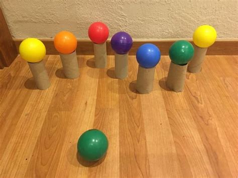 JUEGOS PARA HACER CON PELOTAS DE PLÁSTICO EN CASA Sortir amb nens