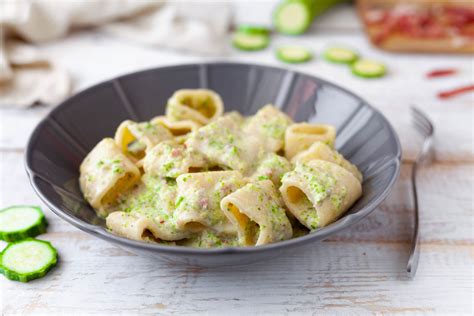 Pasta Cremosa Zucchine E Speck Ricetta Gustosa E Veloce