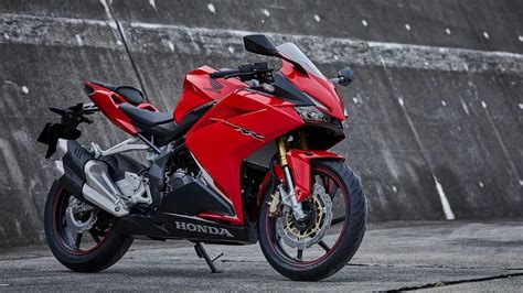 2023 42 hp güce sahip ve Quickshifterlı Honda CBR 250 RR SP