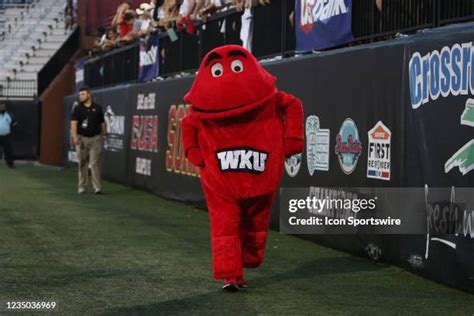 Hilltoppers Mascot Photos And Premium High Res Pictures Getty Images