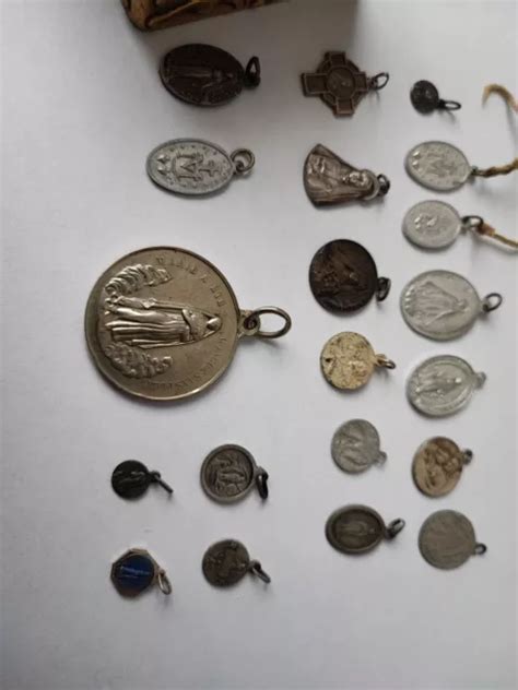 LOT DE 20 ANCIENNES MEDAILLES RELIGIEUSES DIFFERENT METAUX EUR 15 00