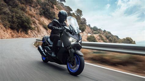 Yamaha Xmax Connected Bersolek Jadi Makin Sporti Intip Harganya